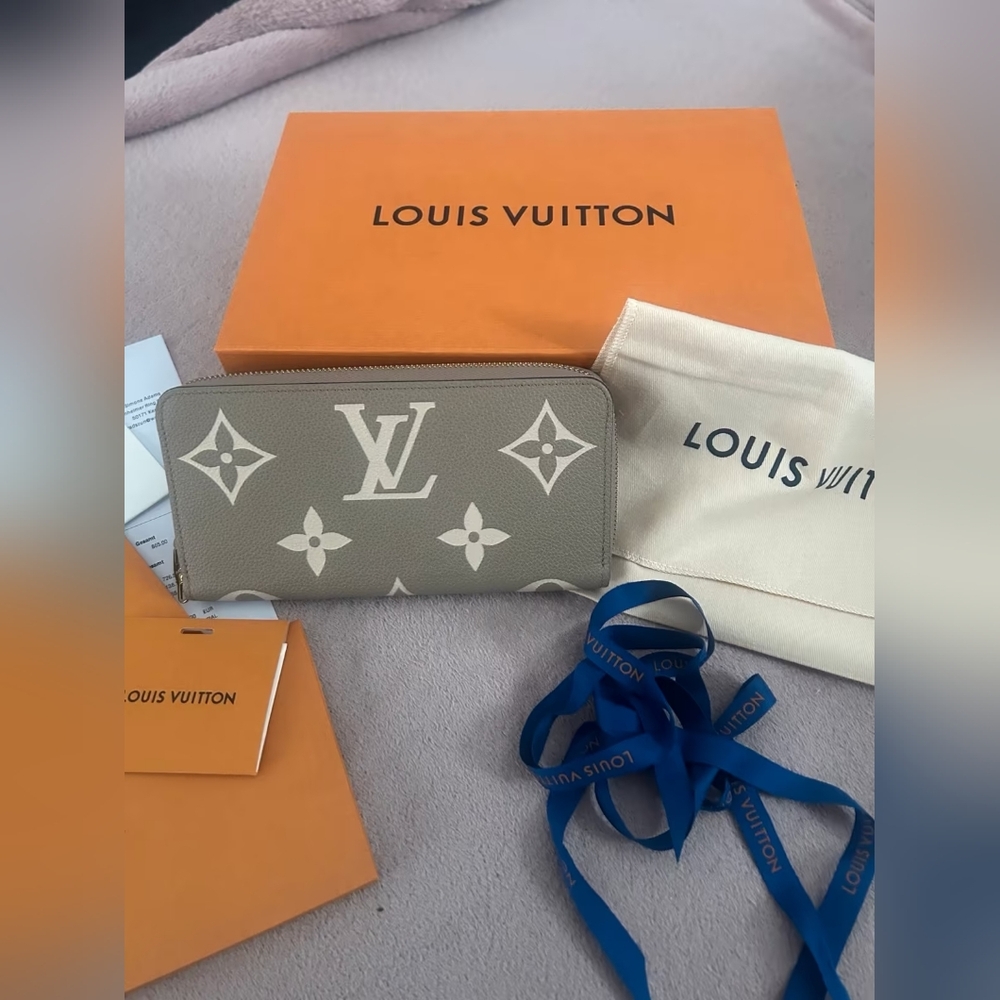 Louis Vuitton Monogram Zippy Wallet